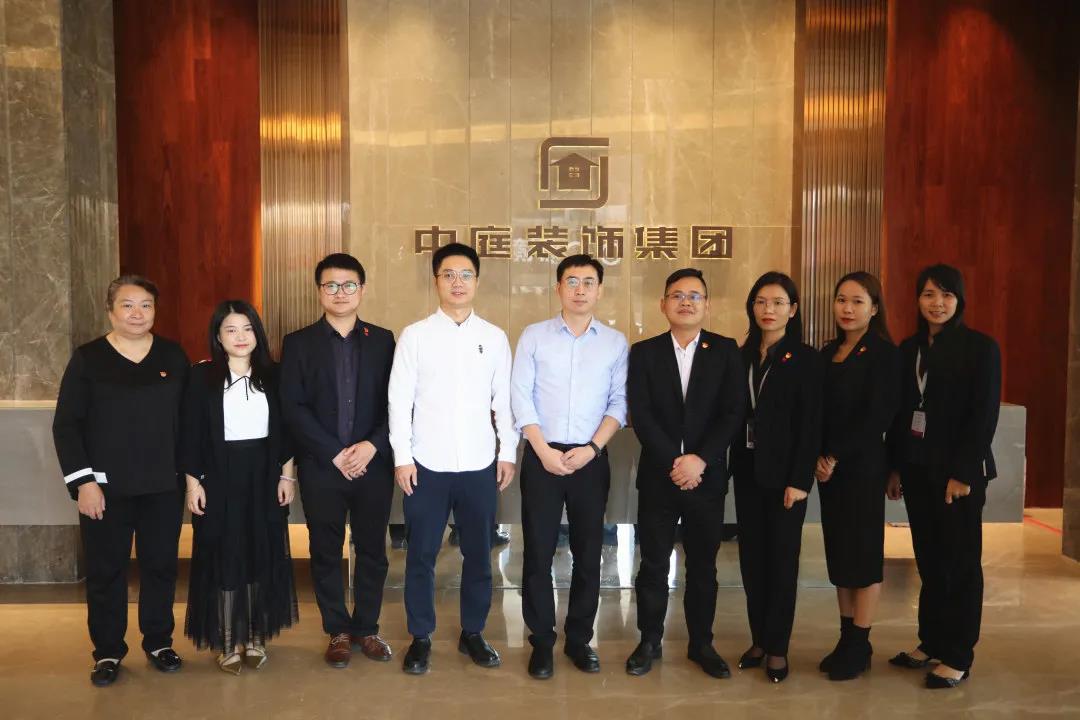 兩新黨建丨青秀區(qū)組織部、兩新組織黨工委領(lǐng)導(dǎo)到集團(tuán)調(diào)研并指導(dǎo)黨建工作